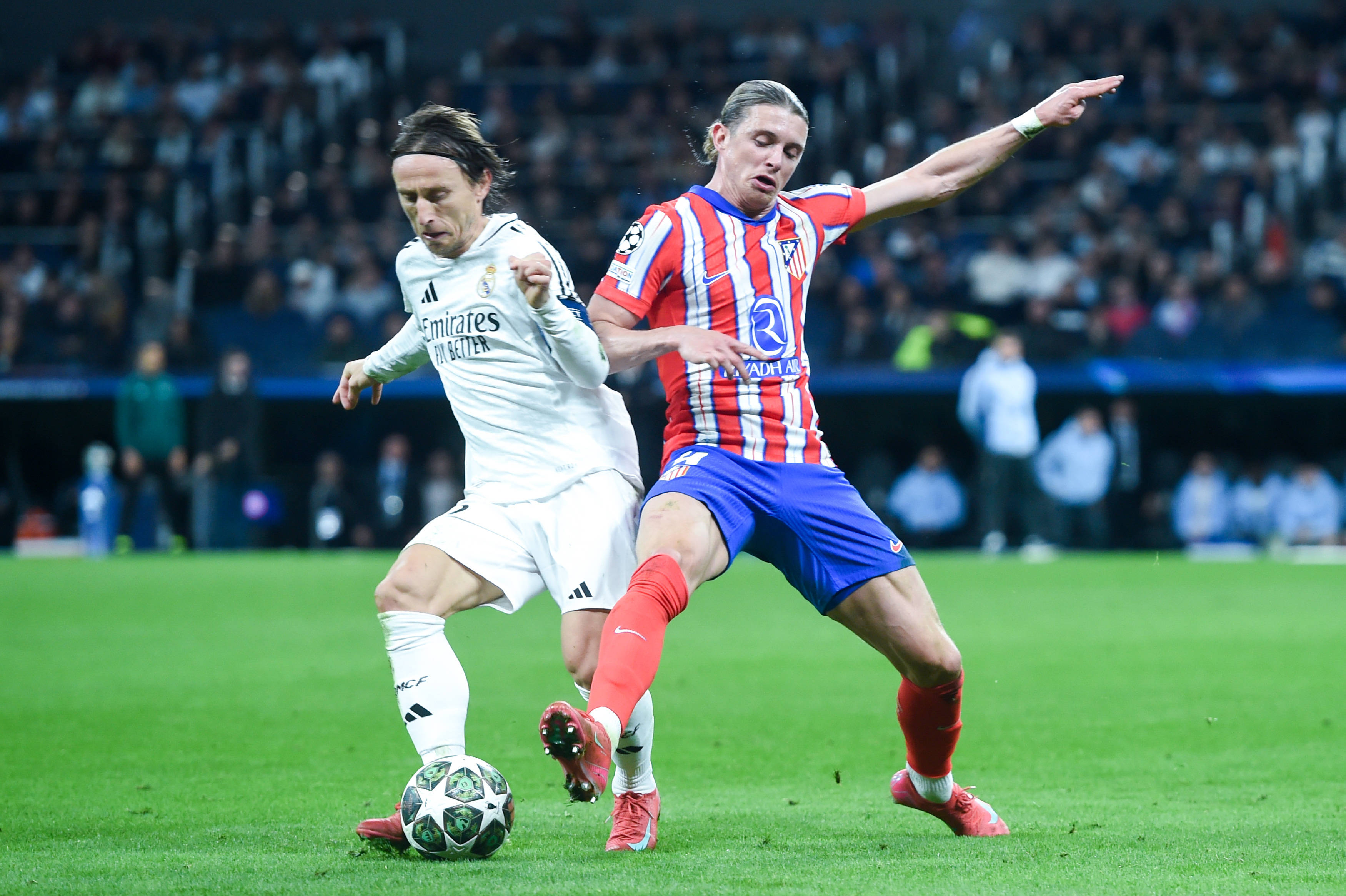 包含欧冠决赛即将上演，球迷们翘首期盼胜利的词条