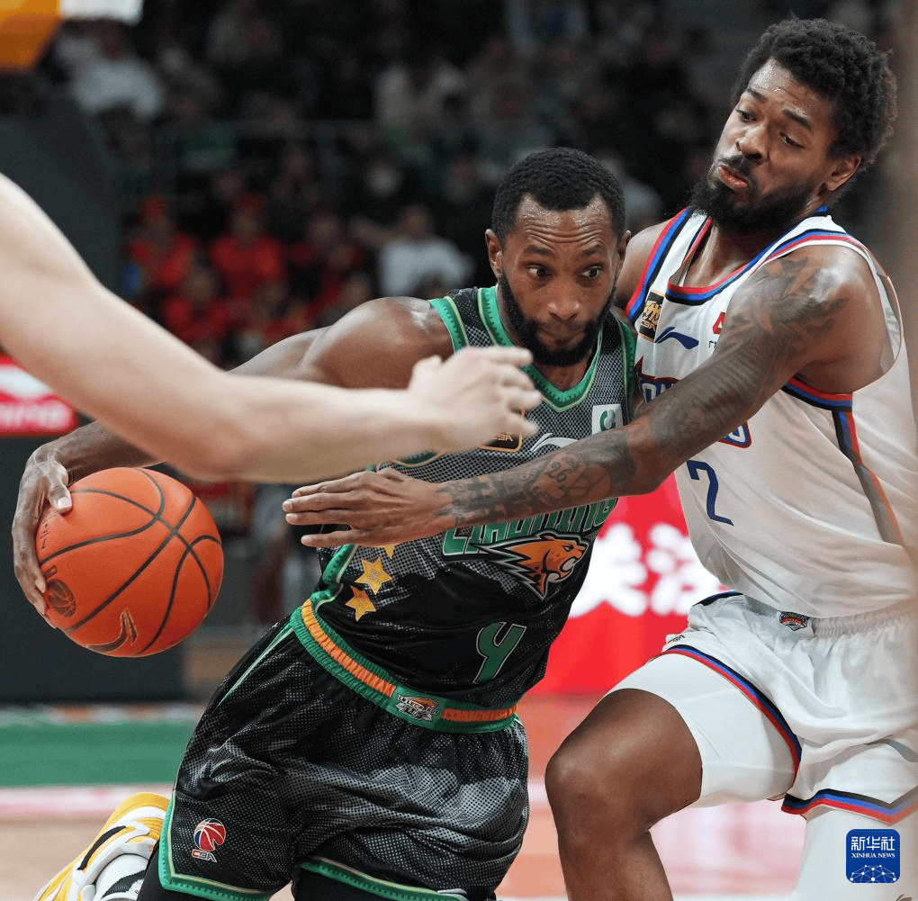 辽宁队主场大胜，取得常规赛第一名