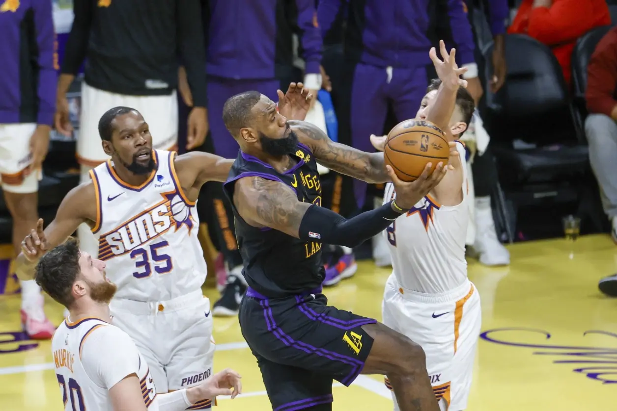 詹姆斯空砍47分,湖人力克太阳进军西决 詹姆斯空砍47分,湖人力克太阳进军西决