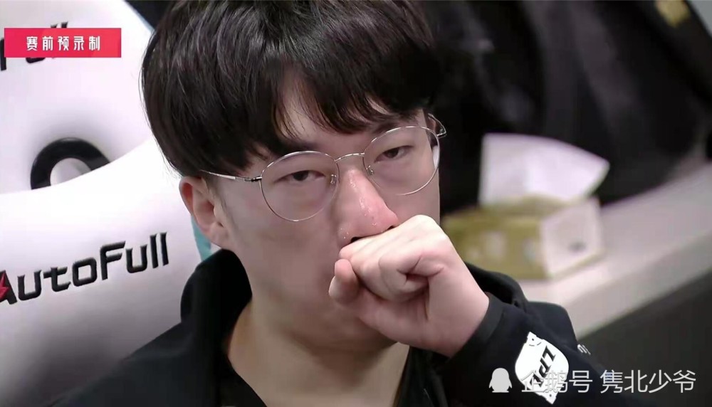 100T力克FPX，Xiaohu打出惊人五杀焦点之战小组赛，让粉丝疯狂欢呼