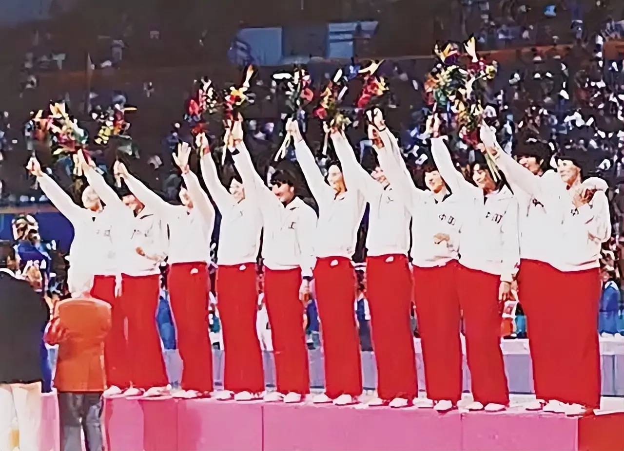 瑞士选手勇夺排球冠军，庆祝胜利