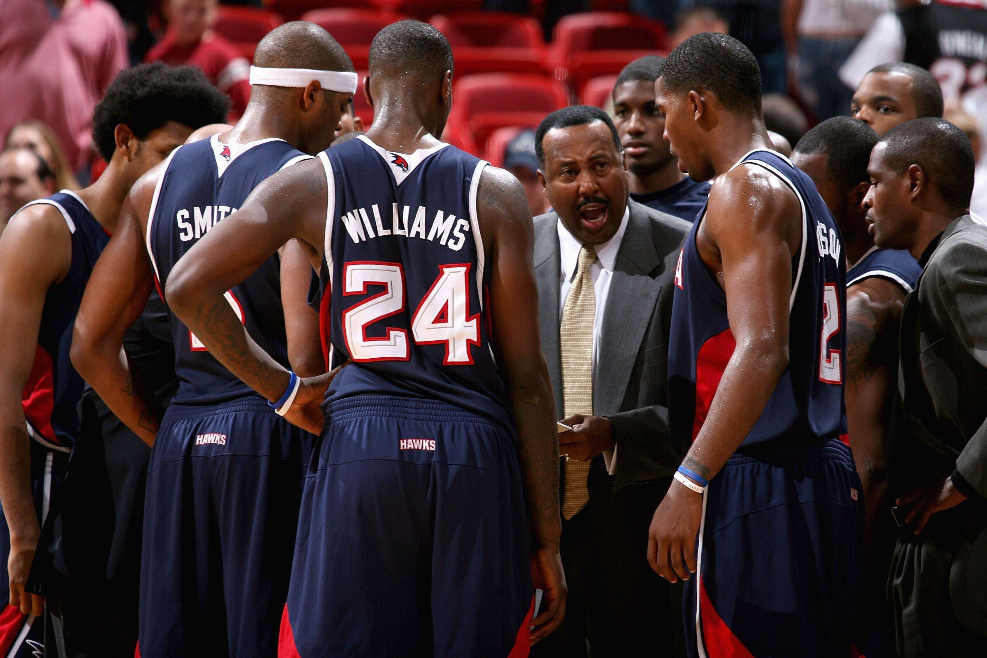 乐鱼体育线上网站-老鹰队主场告捷，团队合作融为一体