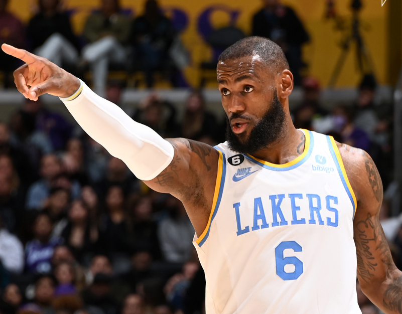 包含阿斯顿马丁轻取索伯车队，拉塞尔状态火热的词条